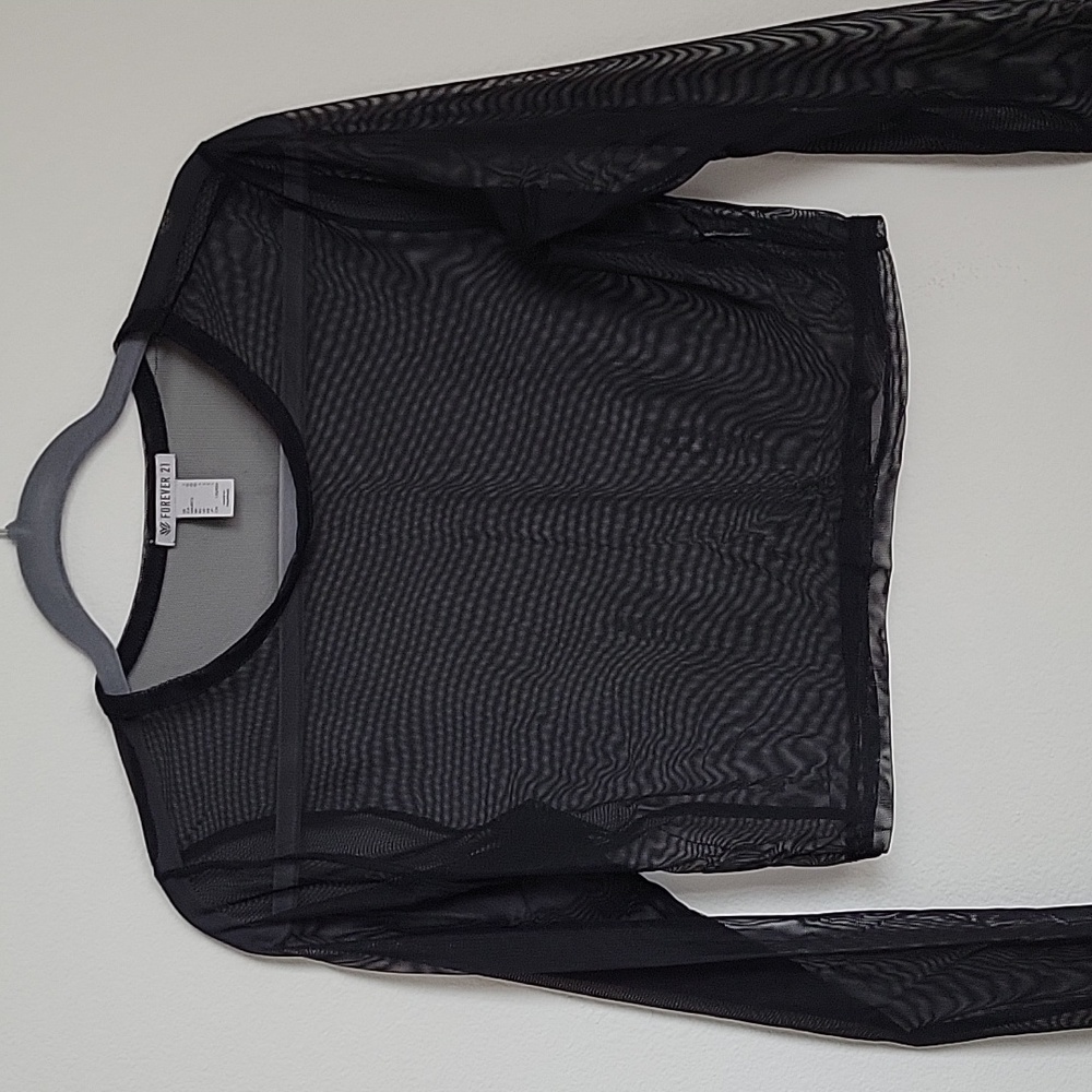 Black mesh active top